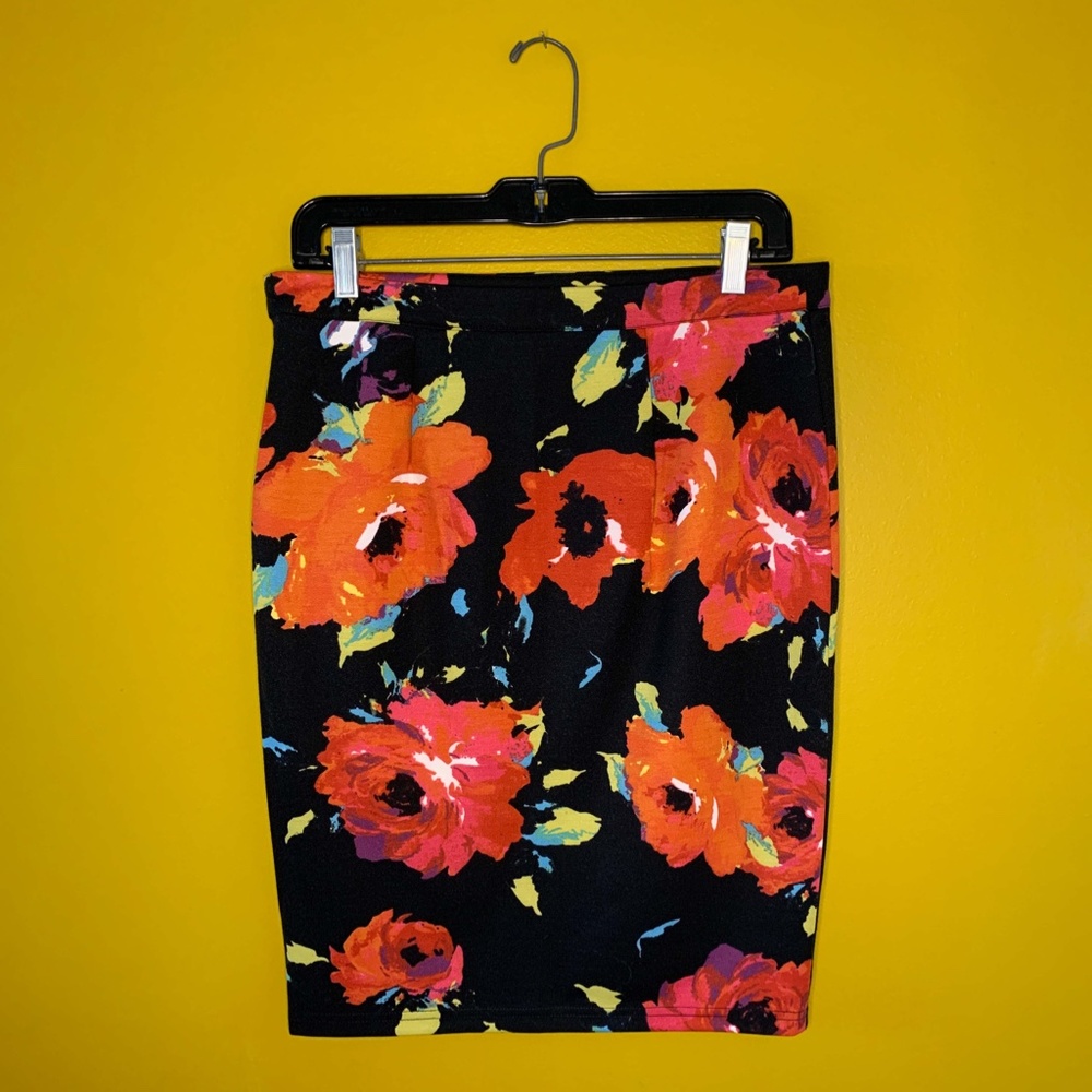 RED FLORAL SKIRT